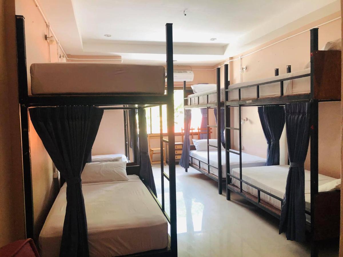 Pond'S Hostel Koh Tao Exterior photo