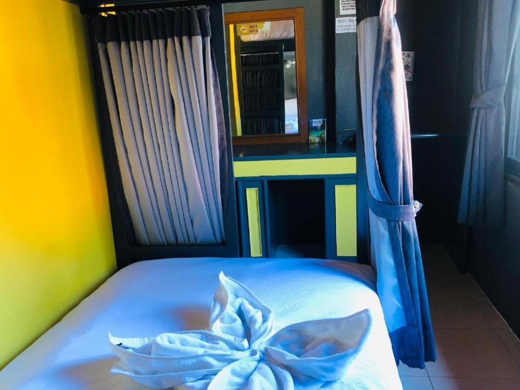 Pond'S Hostel Koh Tao Exterior photo