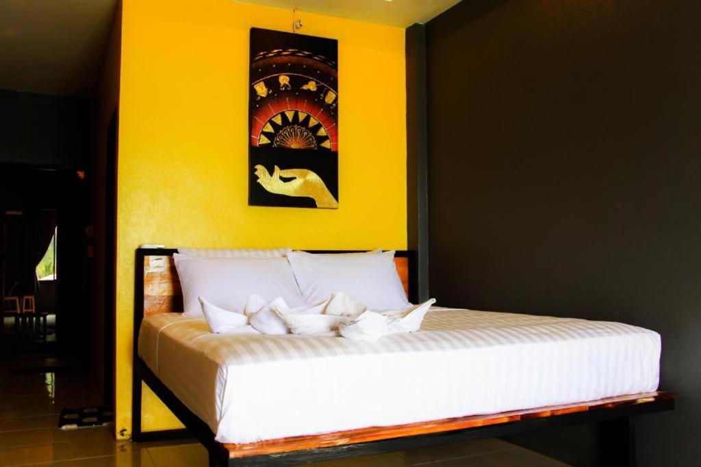 Pond'S Hostel Koh Tao Exterior photo